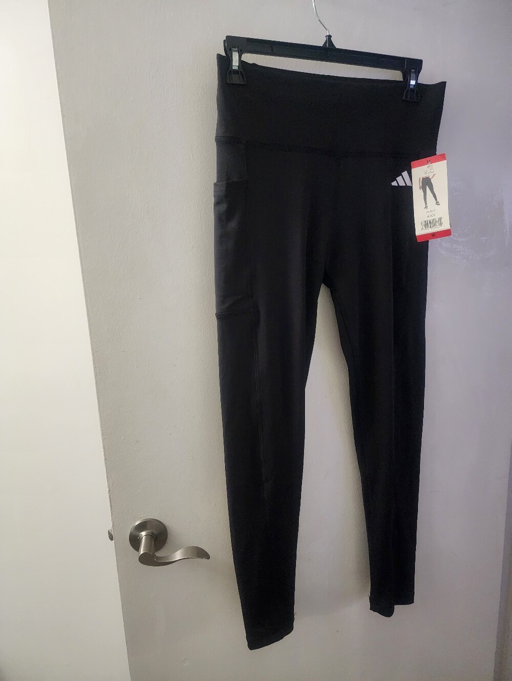 NWT ADIDAS LEGGINGS SIZE MED WITH A SIDE POCKET BY ADIDAS